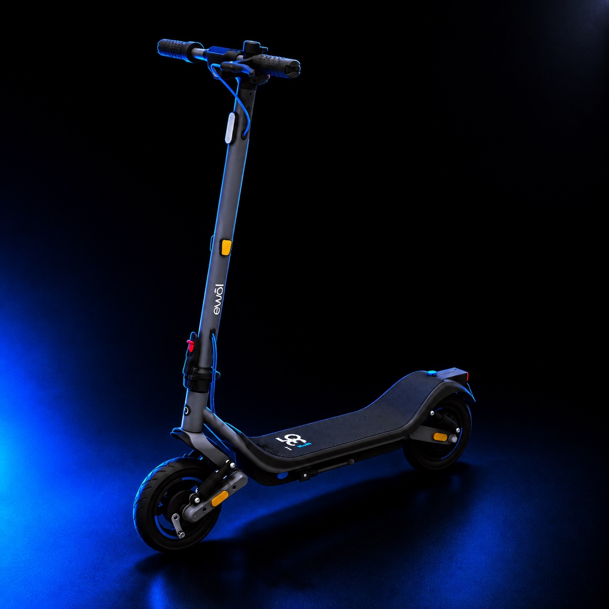 Monopatín eléctrico ewōl iluminado en azul